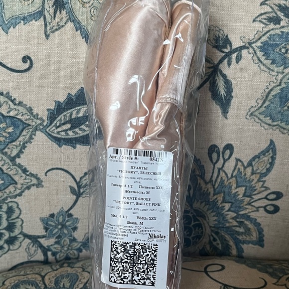 Nikolay Pointe Shoes 6.5 - Picture 3 of 9